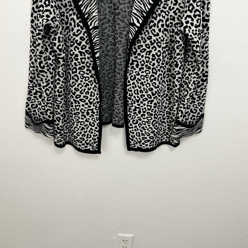Chico's Black White Open Front Cheetah Print Sweater Blazer Cardigan Size 3 (XL) - Picture 4 of 11